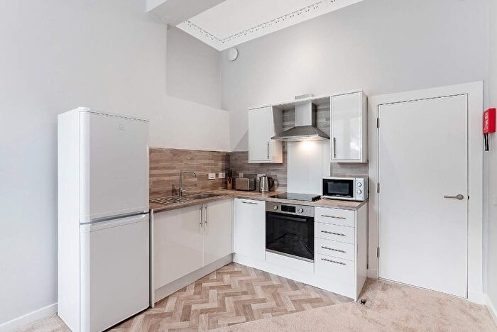 2 Bedroom Flat To Rent In Cumbernauld Road, Dennistoun, Glasgow, G31