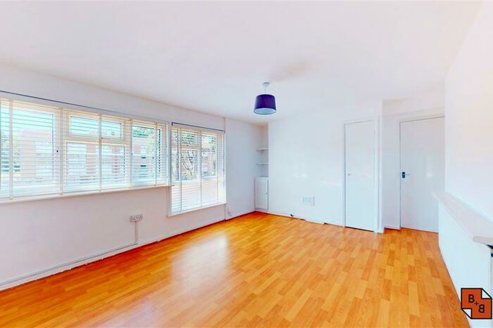 2 Bedroom Flat To Rent In Fir Tree Gardens, Croydon, CR0