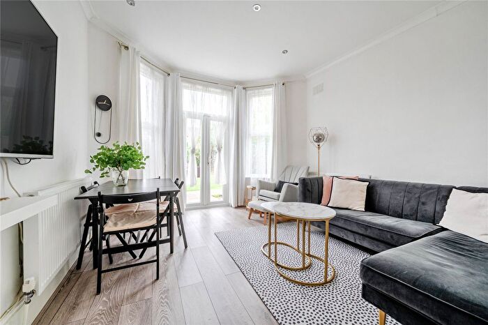 2 Bedroom Flat For Sale In Arcadian Gardens, Wood Green, London, N22