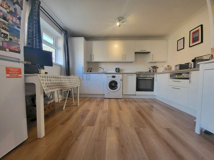 1 Bedroom Flat To Rent In Geraldine Road, Wandsworth, SW18