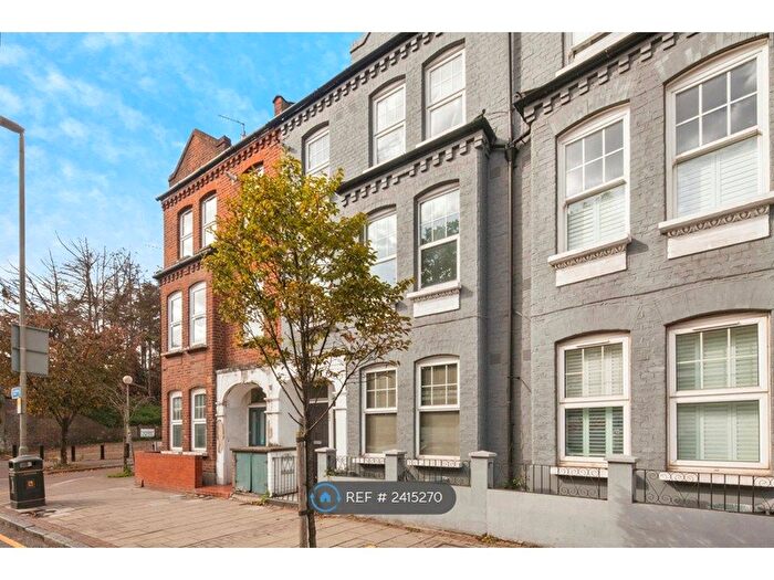 2 Bedroom Flat To Rent In Queenstown Road, London, SW8