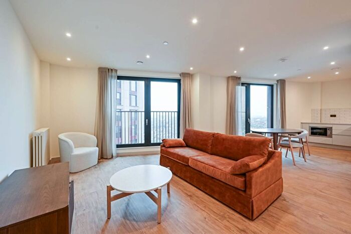 2 Bedroom Flat To Rent In Selbourne Road, Walthamstow, E17