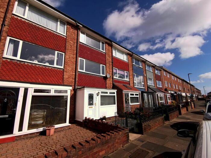 4 Bedroom Town House To Rent In Buttermere Road, Tynemouth, Newcastle Upon Tyne, NE30