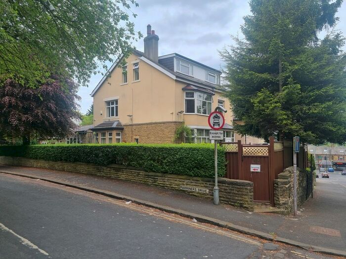 6 Bedroom Detached House To Rent In Emm Lane, Bradford, BD9