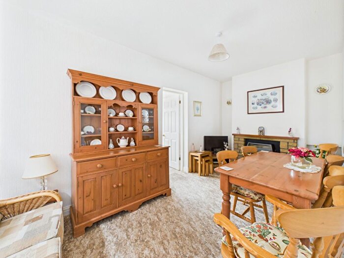 2 Bedroom Semi-Detached House For Sale In Sunningdale Road, Hessle, HU13
