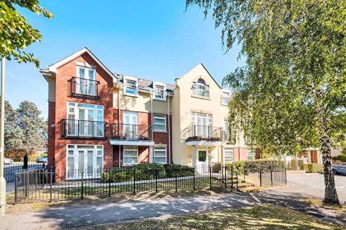 2 Bedroom Flat To Rent In Mayfair Court Stonegrove, Edgware, HA8