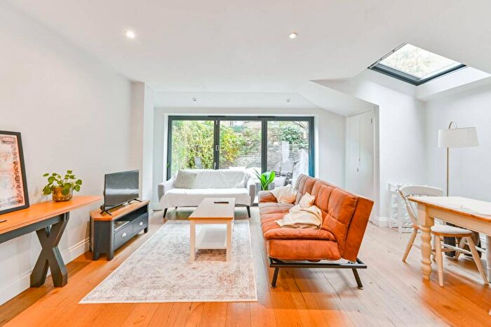 2 Bedroom Flat For Sale In Warriner Gardens, Battersea Park, London, SW11