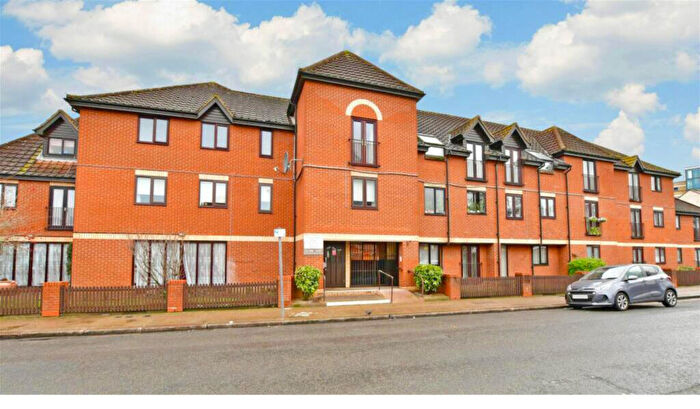 1 Bedroom Flat For Sale In Riverdene Road, Ilford, IG1
