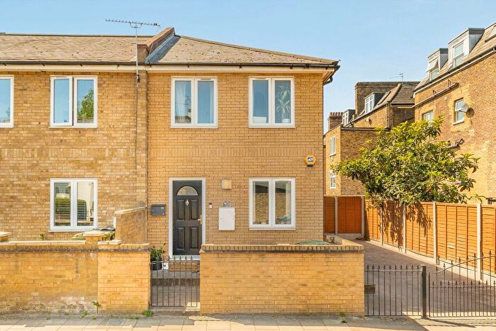 2 Bedroom End Of Terrace House For Sale In Cambria Road, Camberwell, SE5