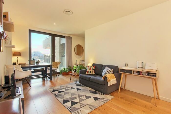 1 Bedroom Flat To Rent In Camberwell Passage, Camberwell, SE5