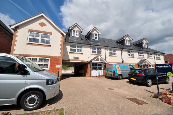 1 Bedroom Apartment To Rent In Tedbury Court, RG21