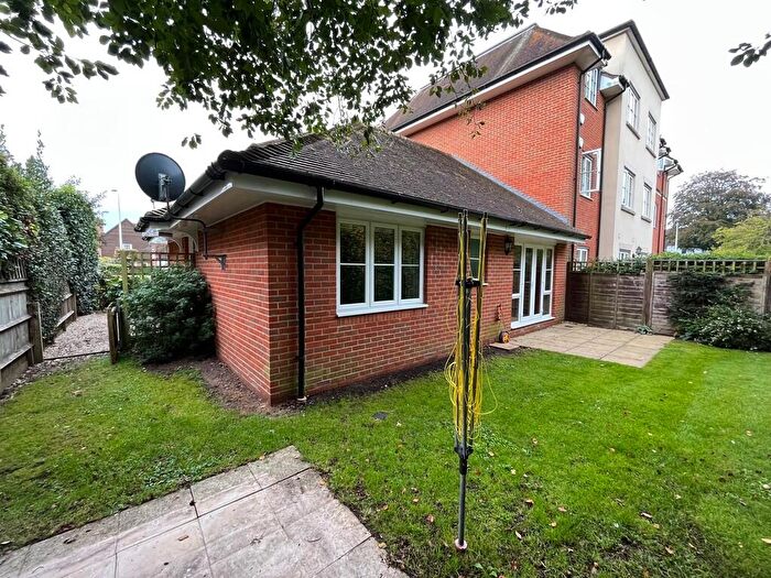 2 Bedroom Ground Maisonette To Rent In Discovery Court, Newbury, RG14