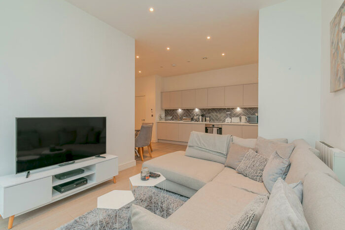 2 Bedroom Flat To Rent In Carey Road, Wokingham, RG40