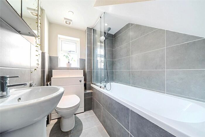 1 Bedroom Flat For Sale In High Street, Penge, London, SE20