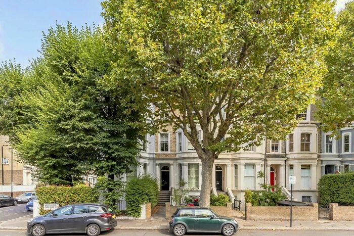 2 Bedroom Flat To Rent In Westbourne Park Road, London, W11
