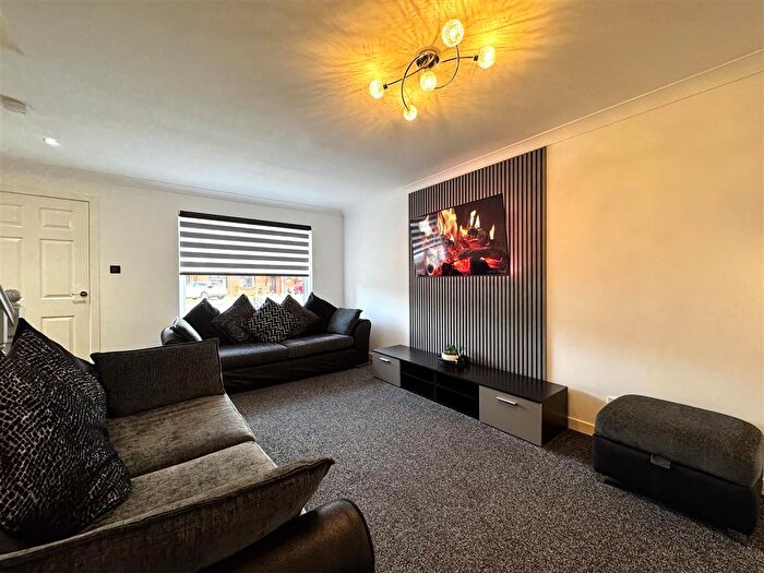 2 Bedroom End Of Terrace House For Sale In Raven Wynd, Wishaw, ML2