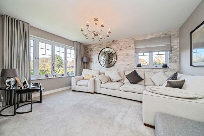3 Bedroom Detached House For Sale In River Walk, Fetcham, Leatherhead, Surrey, KT22