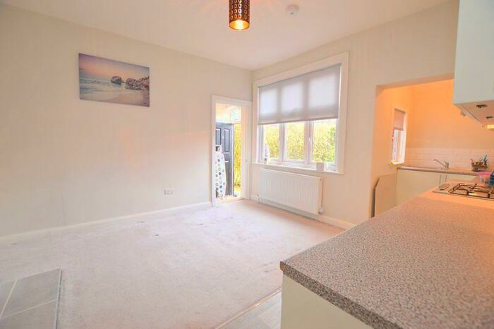 1 Bedroom Maisonette To Rent In The Avenue, Hatch End, HA5