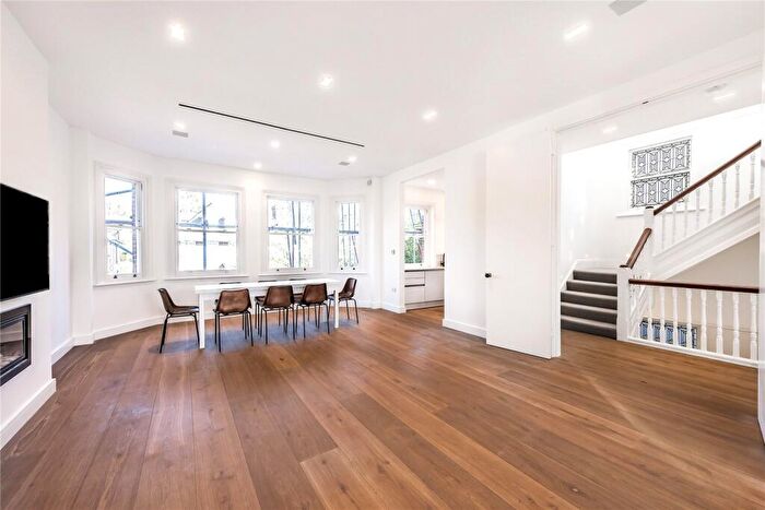 4 Bedroom End Of Terrace House To Rent In Frognal Lane, Hampstead, London, NW3