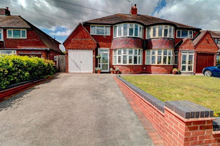 3 Bedroom Semi-Detached House For Sale In Packington Lane, Coleshill, B46
