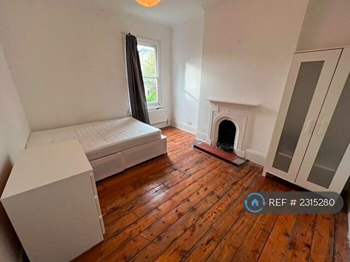 4 Bedroom Semi-Detached House To Rent In Vaughan Rd, Brixton, Camberwell, Denmark Hill, SE5