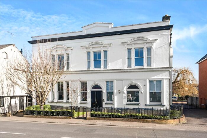 2 Bedroom Apartment To Rent In Bridge Road, East Molesey, Surrey, KT8