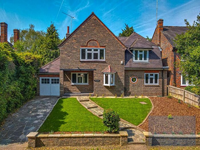 4 Bedroom Detached House To Rent In Brook Way, Chigwell, Essex, IG7