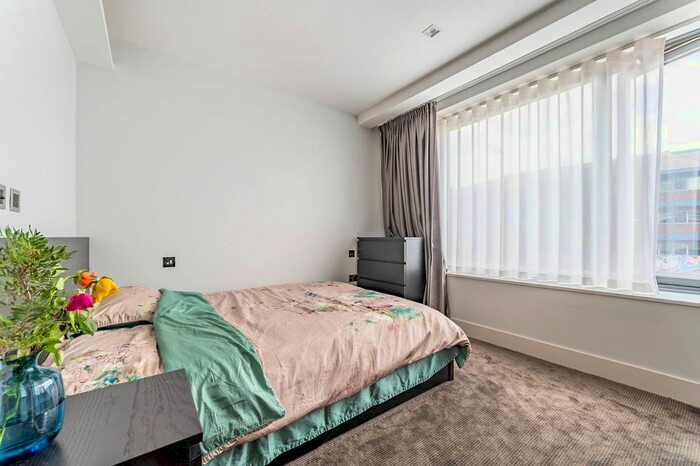 1 Bedroom Flat To Rent In The Corniche, Albert Embankment, London, SE1