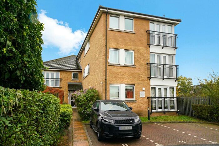 2 Bedroom Flat For Sale In Greenford Road, Harrow, HA1