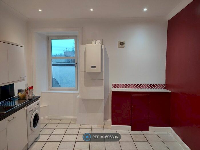 2 Bedroom Flat To Rent In High Street, Tranent, EH33