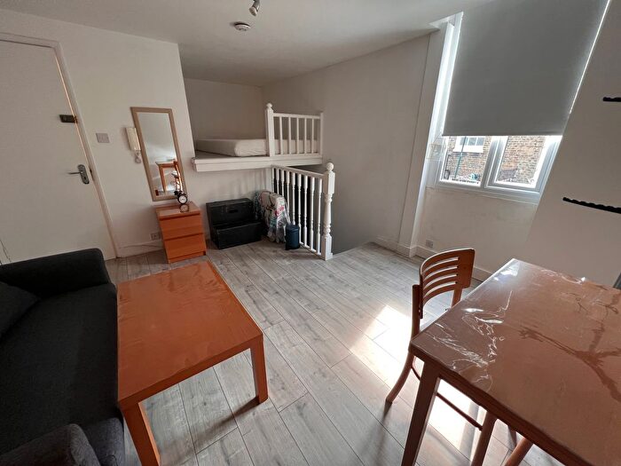 Studio To Rent In Oaklands Grove, London, W12