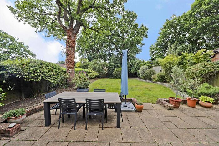 4 Bedroom Detached House For Sale In Broadwood Avenue, Ruislip, HA4
