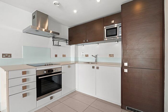 1 Bedroom Flat To Rent In Angel Wharf, Shepherdess Walk, N1