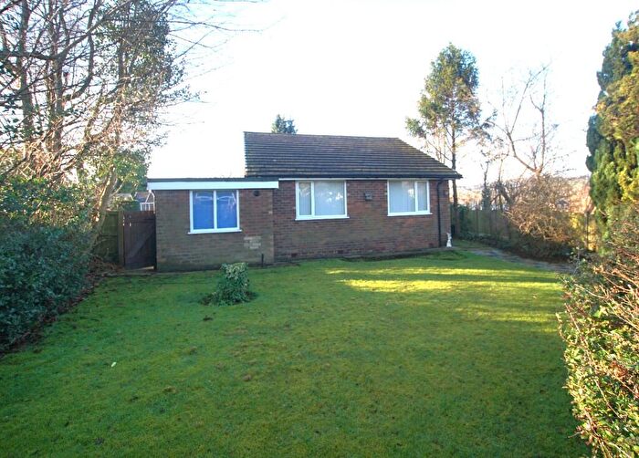 2 Bedroom Detached Bungalow To Rent In Hillside Close, Hadfield, SK13