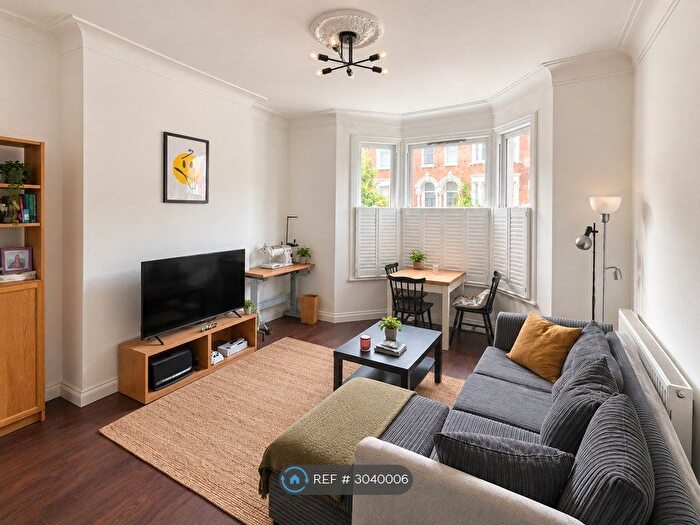 2 Bedroom Flat To Rent In Carminia Road, London, SW17