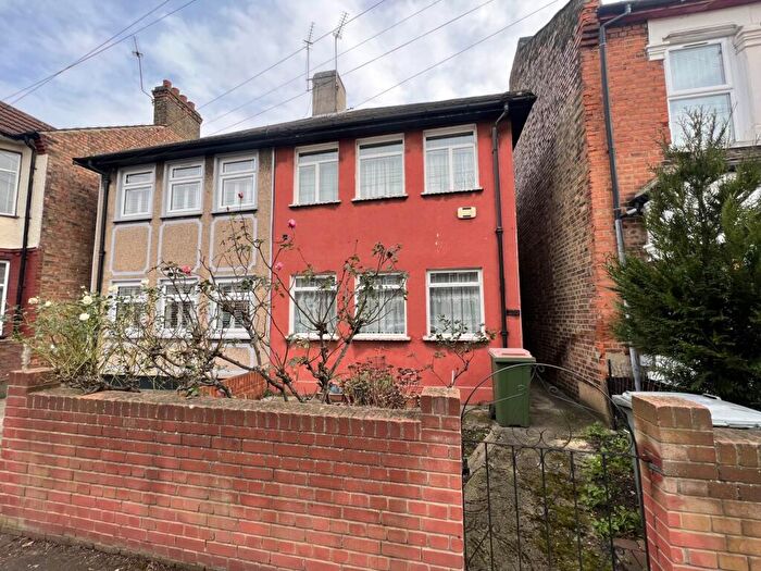 3 Bedroom Semi Detached House For Sale In Sheringham Avenue, Manor Park, E12
