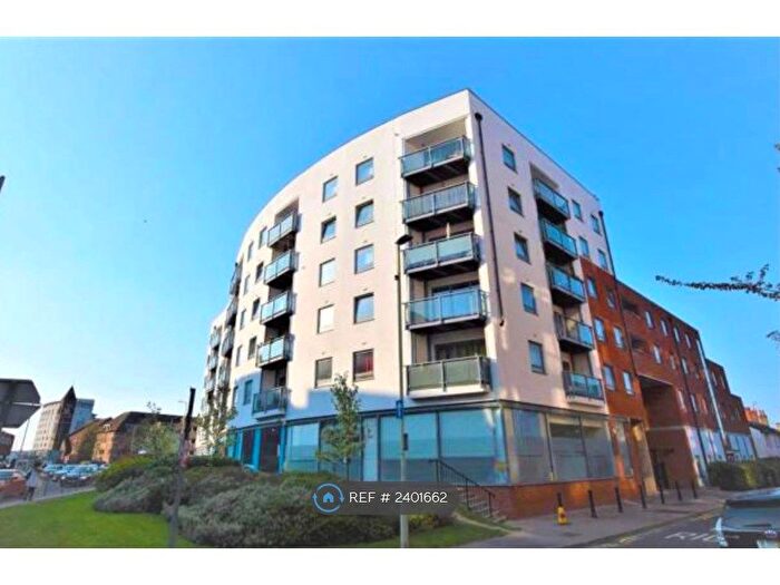 2 Bedroom Flat To Rent In Ashleigh Court, Watford, WD17