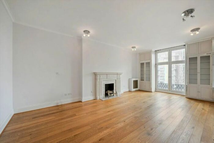 4 Bedroom Flat To Rent In Bickenhall Mansions, Bickenhall Street, Marylebone, London, W1U