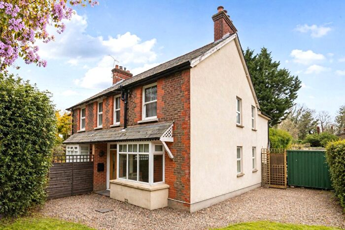 3 Bedroom Semi-Detached House For Sale In London Road, Hill Brow, Liss, West Sussex, GU33