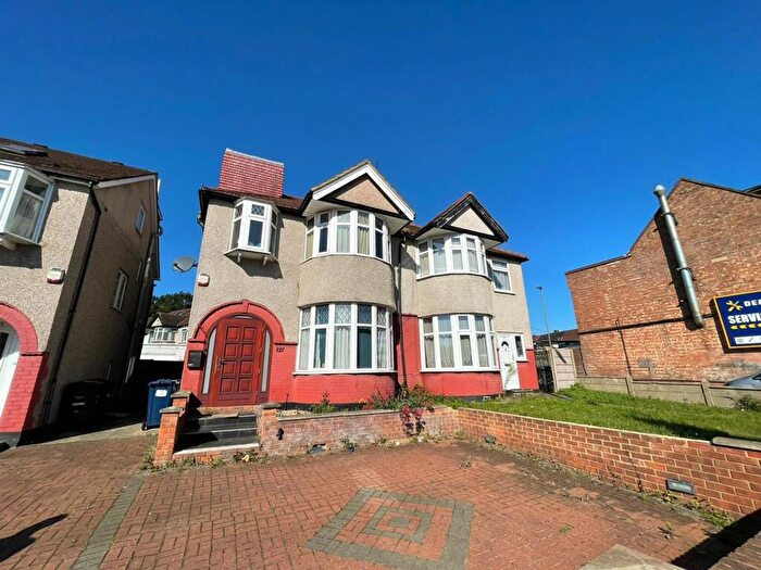 4 Bedroom Property To Rent In Deans Lane, Edgware, HA8