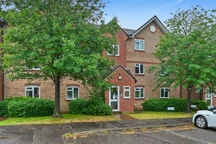 1 Bedroom Flat To Rent In Gainsborough Road, Hayes, UB4