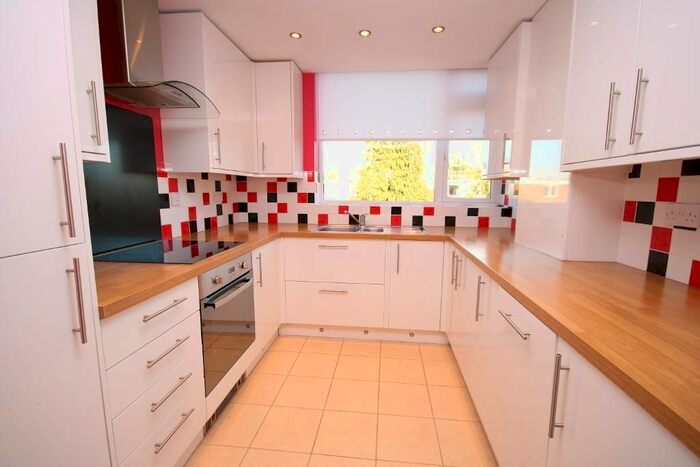 2 Bedroom Flat To Rent In Boreham Holt, Elstree, Borehamwood, WD6