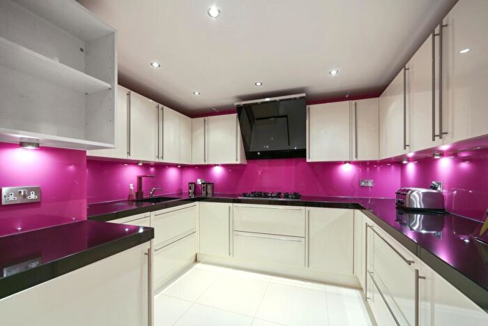 2 Bedroom Flat To Rent In Capital Wharf, Wapping High Street, London, E1W