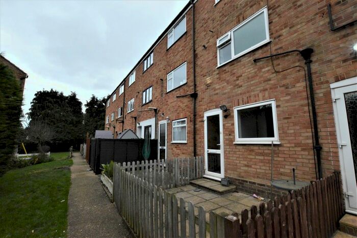 2 Bedroom Town House To Rent In Chelsham Road, Warlingham, CR6