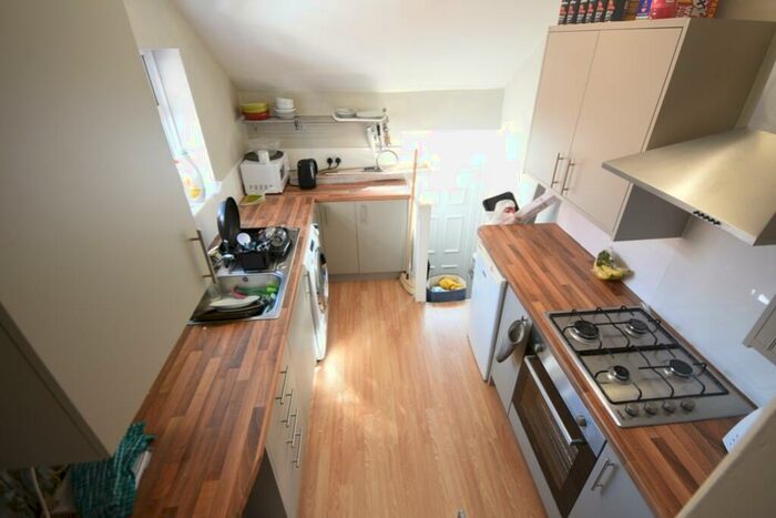 4 Bedroom Maisonette To Rent In Kelvin Grove, Sandyford, NE2