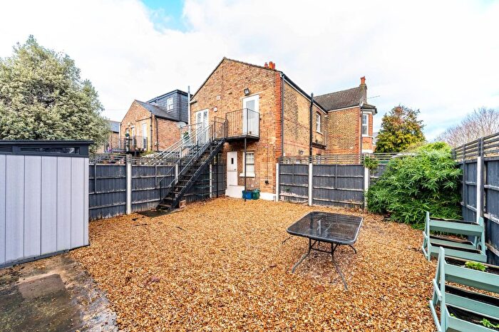 2 Bedroom Flat To Rent In Chilton Road, Kew, Richmond, TW9