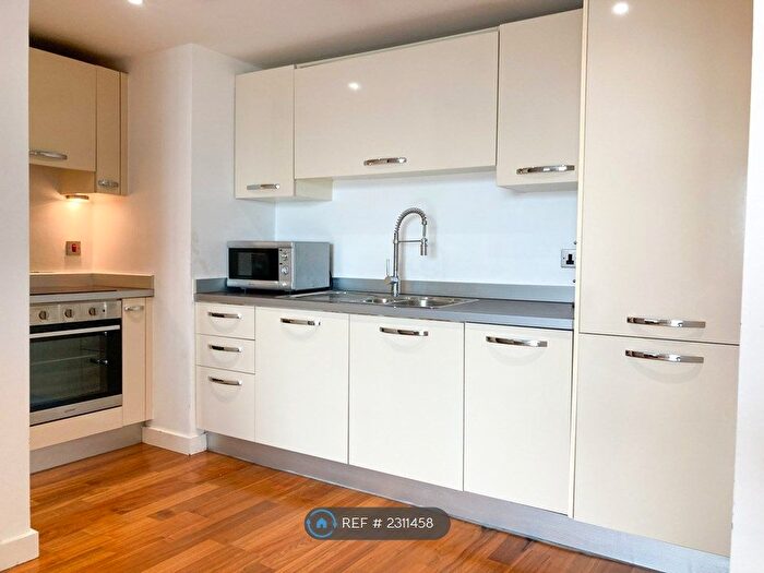 2 Bedroom Flat To Rent In St. Peters Square, Leeds, LS9