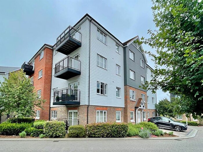 2 Bedroom Flat For Sale In Eden Road, Dunton Green, Sevenoaks, TN14
