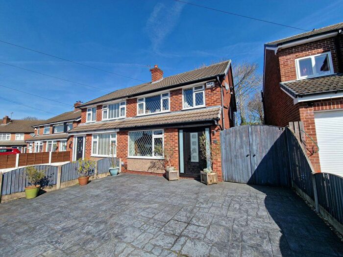 3 Bedroom Semi Detached House For Sale In Davenport Drive, Woodley, SK6