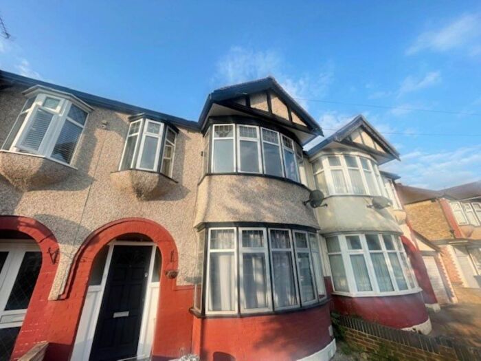 4 Bedroom Semi-Detached House To Rent In Sydney Road, Barkingside, IG6
